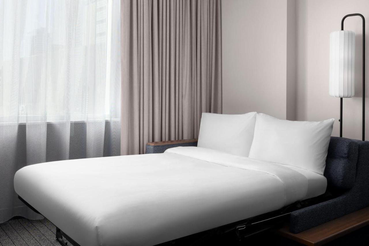Готель Courtyard By Marriott Calgary Downtown Екстер'єр фото